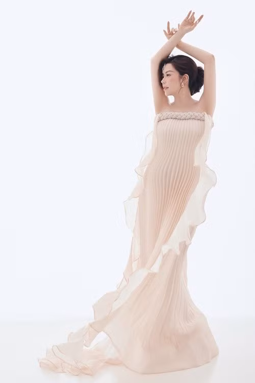 Nữ diễn viên sinh năm 1990 tăng khoảng 13kg trong thời gian bầu bí.