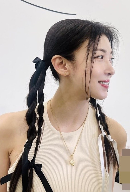 Nữ diễn viên ưu tiên những thiết kế có phom dáng gọn gàng, đường cắt tinh tế, giúp tôn lên vóc dáng săn chắc và vẻ đẹp khỏe khoắn đặc trưng. Ảnh: Tiền Phong.