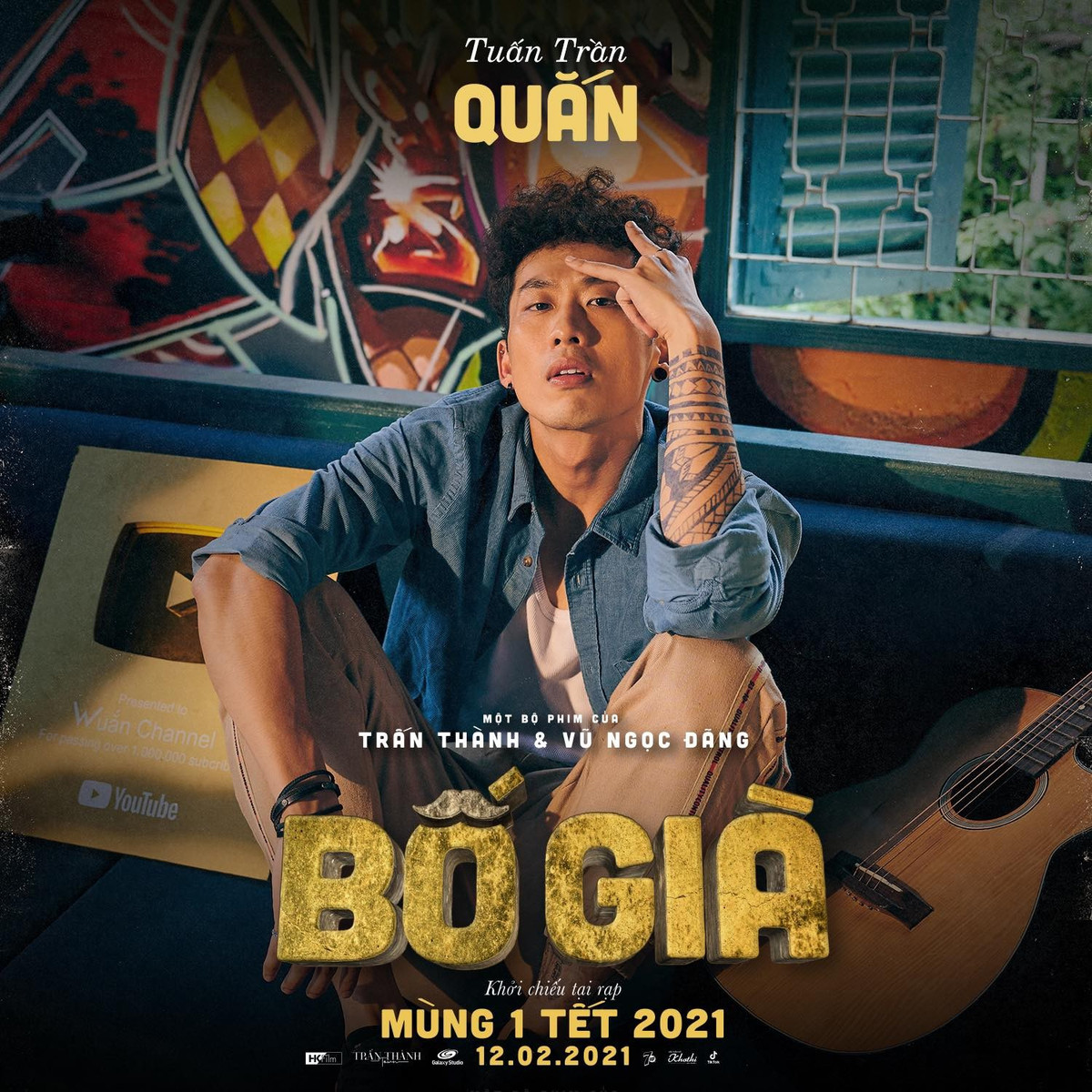 Dịp Tết năm 2021, Tuấn Trần đảm nhận vai Quắn trong phim Bố già. Bằng lối diễn chân thật, giàu cảm xúc, nam diễn viên chinh phục khán giả và giới chuyên môn. Chính vai diễn này đã trở thành bước ngoặt sự nghiệp, giúp Tuấn Trần vụt sáng và được xếp vào hàng những gương mặt sáng giá của điện ảnh Việt. Ảnh: FB Tuấn Trần.