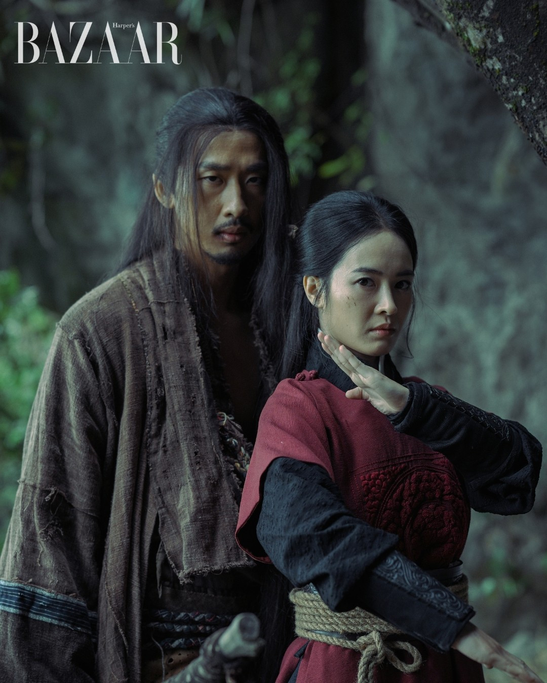 Bạn diễn của Tuấn Trần trong phim là Trần Thiên Tú, vào vai nữ tráng sĩ An Nhiên – nhân vật mang tinh thần của Hai Bà Trưng, Bà Triệu, sẵn sàng dấn thân vào cuộc chiến bảo vệ bí mật Mộ Vua Đinh bằng bản lĩnh và niềm tự hào dân tộc. Ảnh: Harper’s Bazaar Việt Nam.