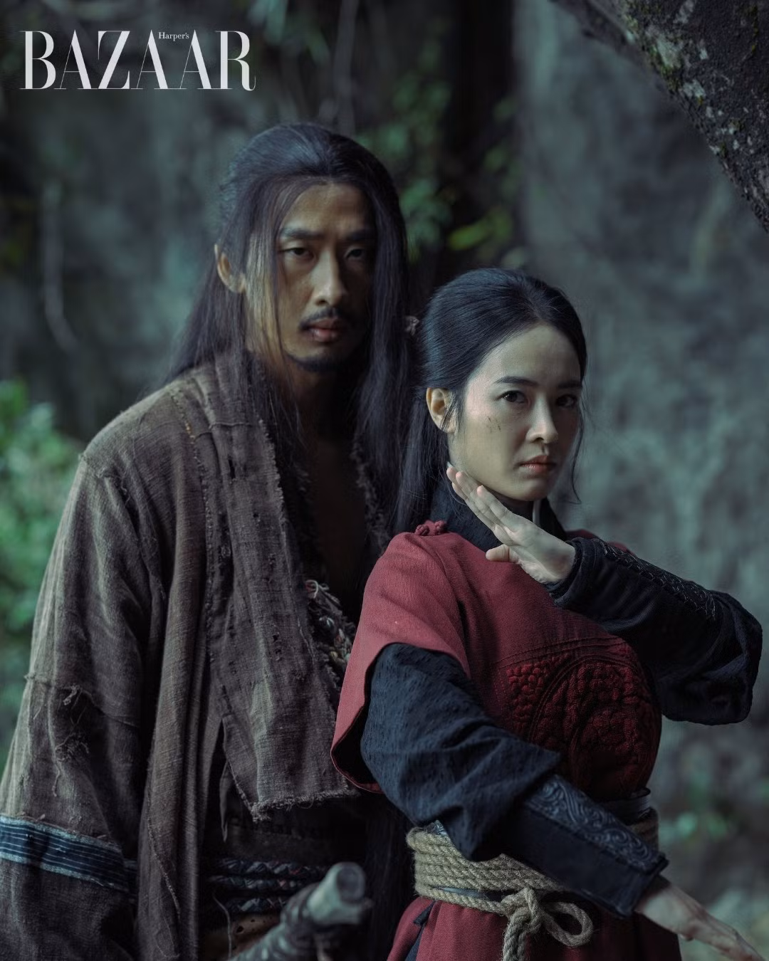 Bạn diễn của Tuấn Trần trong phim là Trần Thiên Tú, vào vai nữ tráng sĩ An Nhiên – nhân vật mang tinh thần của Hai Bà Trưng, Bà Triệu, sẵn sàng dấn thân vào cuộc chiến bảo vệ bí mật Mộ Vua Đinh bằng bản lĩnh và niềm tự hào dân tộc. Ảnh: Harper’s Bazaar Việt Nam.