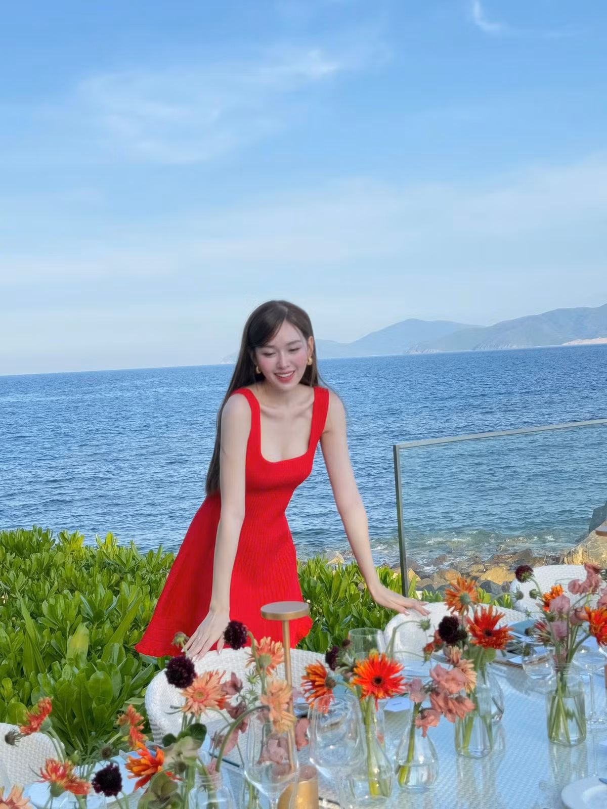 Tường San có nhiều chuyến nghỉ dưỡng ở resort cao cấp. Ảnh: FB Tường San.