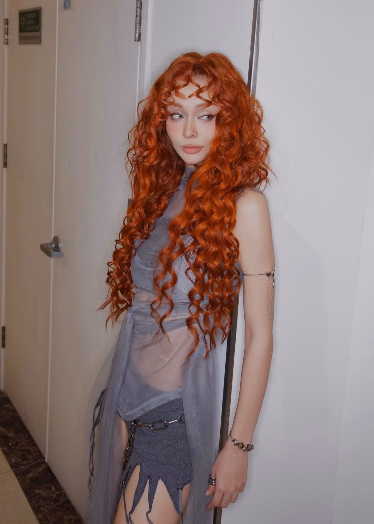 “Khi chúng ta tập luyện quá căng hay nhịn ăn để giữ dáng sẽ làm cơ thể gặp đôi chút mệt mỏi, ảnh hưởng đến cả công việc hàng ngày. Mlee chọn cách nhẹ nhàng hơn để giữ cho bản thân luôn tốt ở cả sức khỏe thể chất và tinh thần. Có lẽ cũng do cơ địa Mlee may mắn ăn nhiều không mập, nhưng Mlee nghĩ không hẳn vậy đâu, mà để giữ vóc dáng luôn đạt chuẩn cũng cần chăm sóc kĩ lưỡng nữa”, cô chia sẻ trên Hoa Học Trò. Ảnh: FB Mlee.