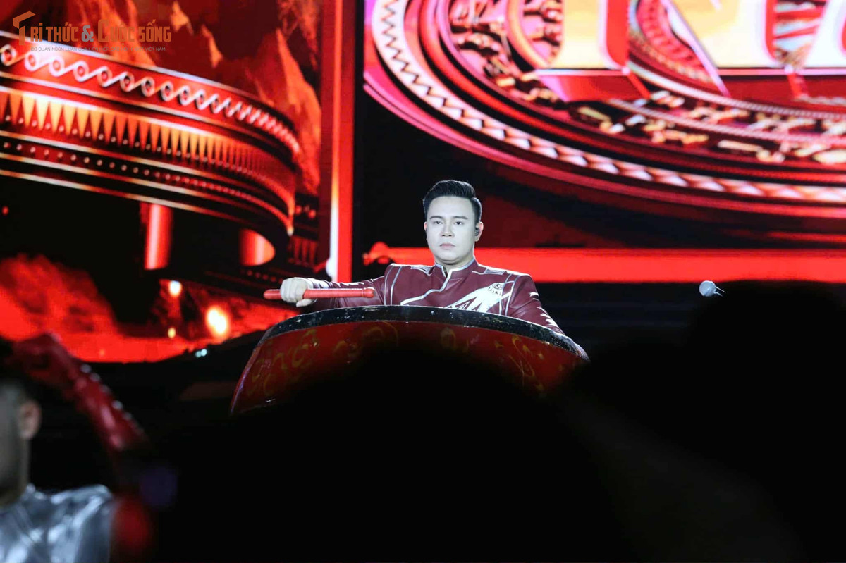 Hòa nhạc ánh sáng - Chào năm mới 2026 đã góp phần lan tỏa thông điệp về một đất nước tự tin bước vào tương lai, nơi truyền thống và hiện đại hòa quyện, niềm hy vọng được tiếp nối, mở ra một năm mới rực rỡ, tốt đẹp và tràn đầy niềm tin.