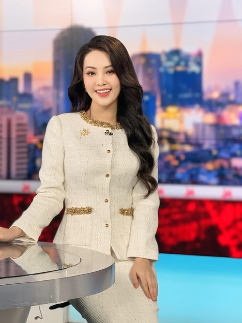 “Thời điểm đó, rất ít người biết tôi đang mang bầu. Tôi vẫn muốn hoàn thành tốt công việc và tận hưởng khoảng thời gian ý nghĩa đó”, người đẹp nói. Ảnh: FB Thụy Vân.