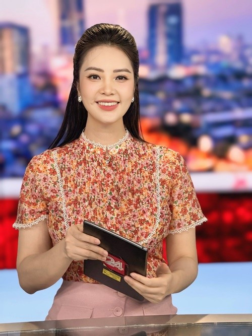 Hình ảnh Thụy Vân dẫn chương trình vào tháng 4/2025. Ảnh: FB Thụy Vân.