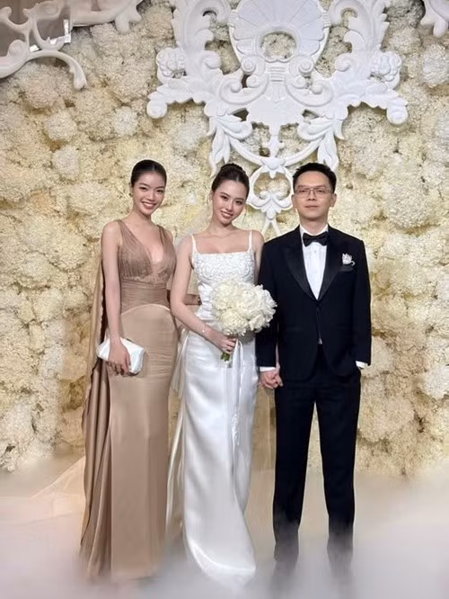 Á hậu Bích Tuyền chúc Đặng Hoàng Tâm Như trăm năm viên mãn. Ảnh: FB Bích Tuyền.