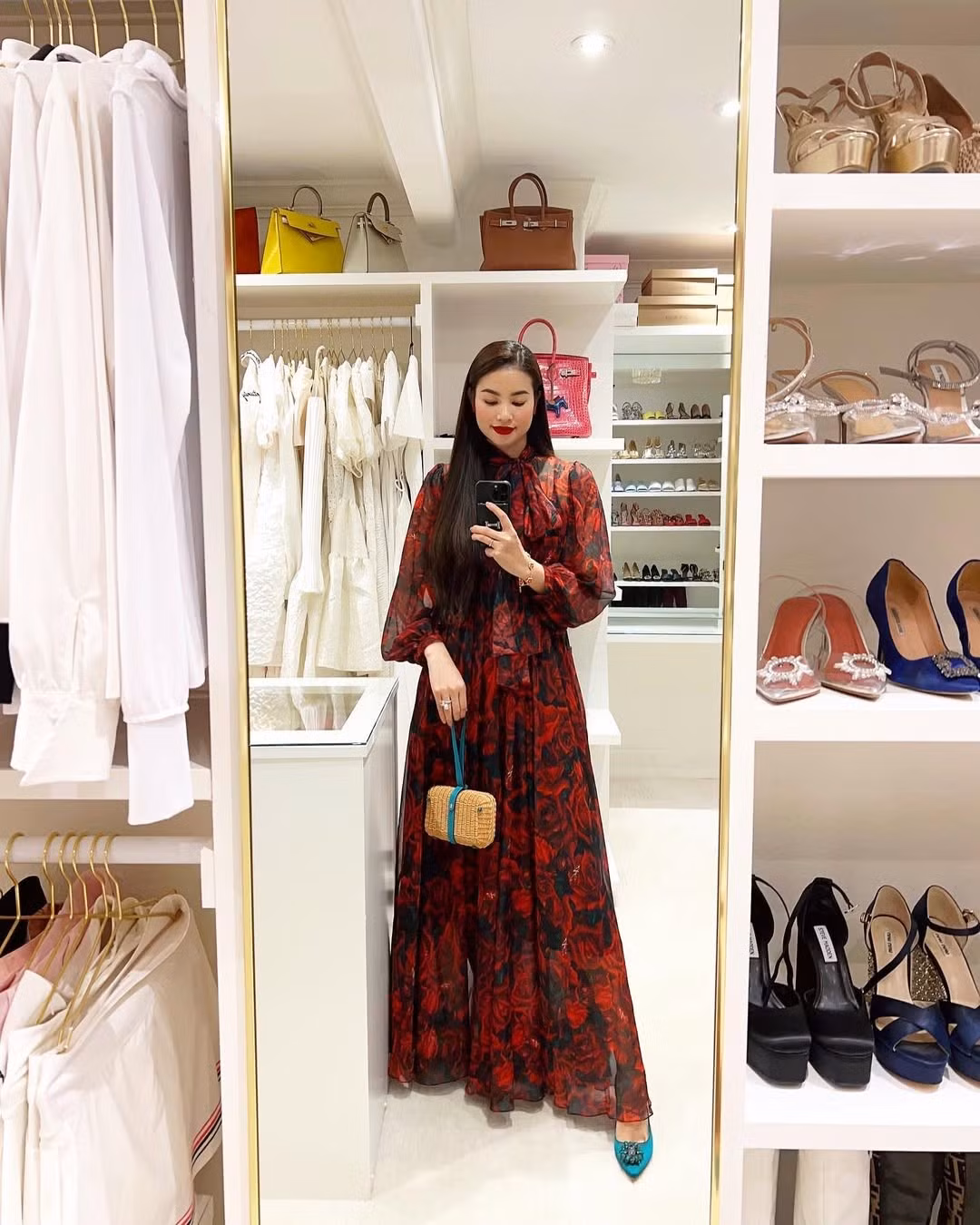 Phong cách thời trang của Phạm Hương sang trọng, thời thượng trong nhiều năm qua.