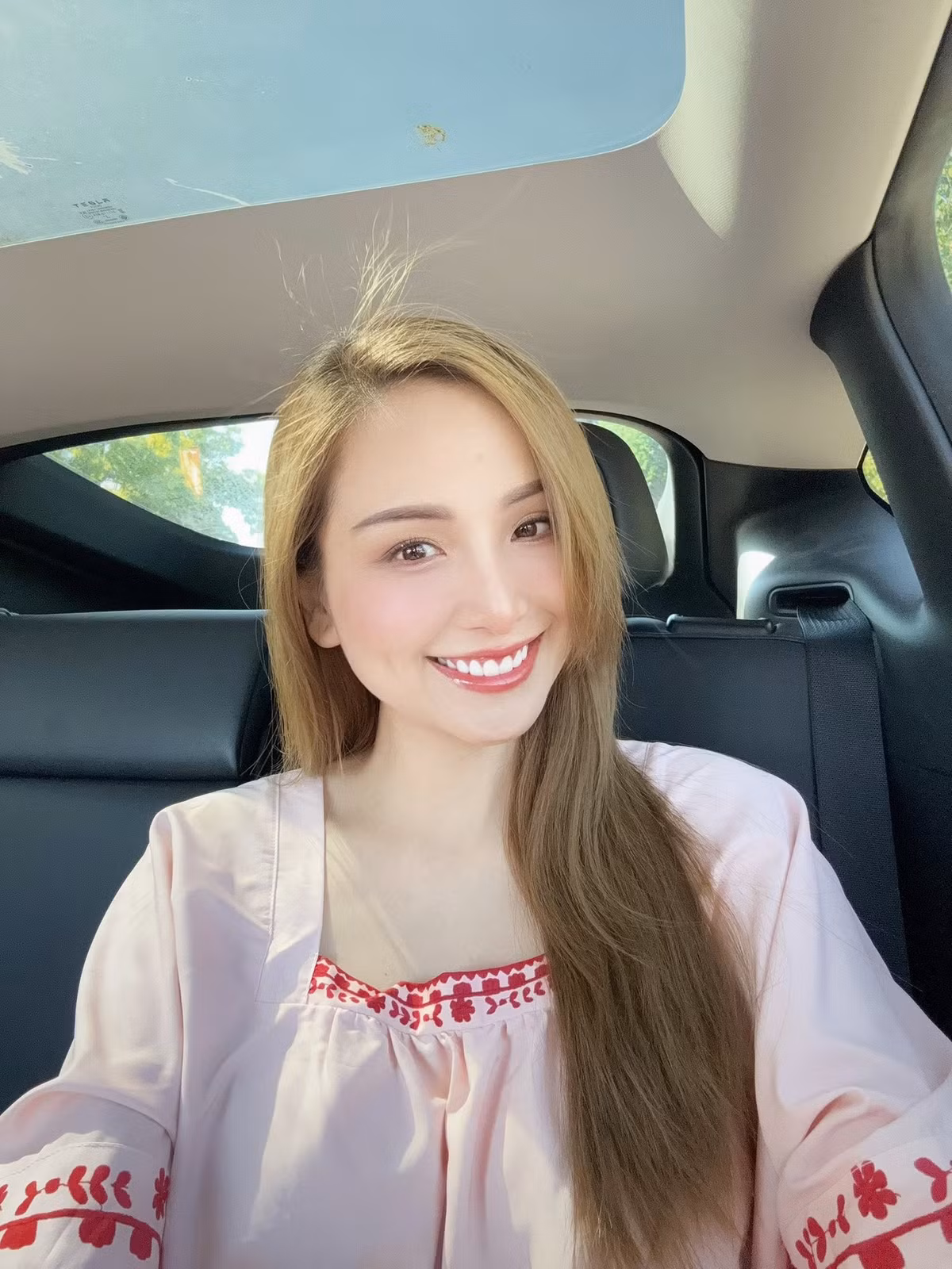 Giờ đây, khi vượt qua tiếp thêm 1 mốc quan trọng, Diễm Hương khoe tin vui bầu bí với mọi người. Ảnh: FB Diễm Hương.