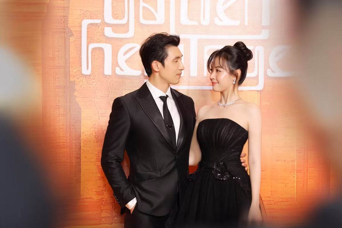 Midu nói thêm: "Chúng tôi sống vì gia đình mình, vì những người thân bạn bè bên cạnh mình, chứ không sống vì quan điểm, đánh giá hay sự tiêu cực".