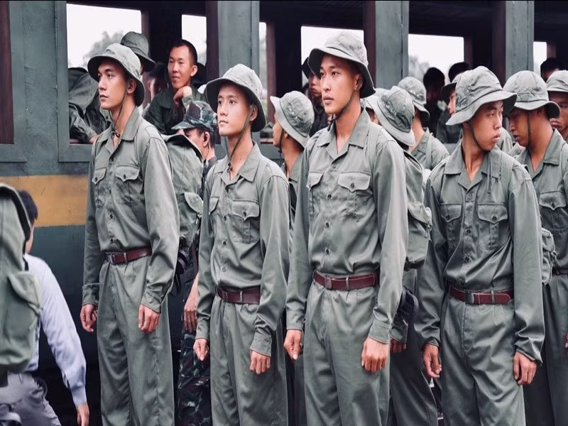 Nhân vật Tú được nhiều khán giả yêu thích bên các nhân vật Cường, Tạ. Đình Khang chia sẻ trên Quân Đội Nhân Dân, do quay phim trong trời lạnh, anh dùng đủ mọi cách để giữ ấm nhưng không ăn thua, nhiều lúc gồng mình lên để cho người đỡ run.