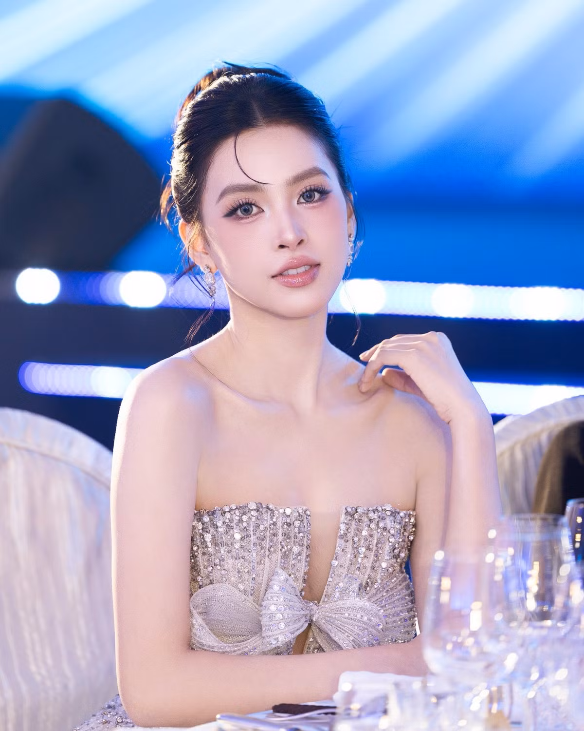 Tiểu Vy khẳng định cô không tham gia quảng bá, hợp tác hay liên quan đến bất kỳ hoạt động nào ngoài khuôn khổ sự kiện. Người đẹp xem đây là bài học để cẩn trọng hơn trong quá trình hoạt động nghệ thuật.