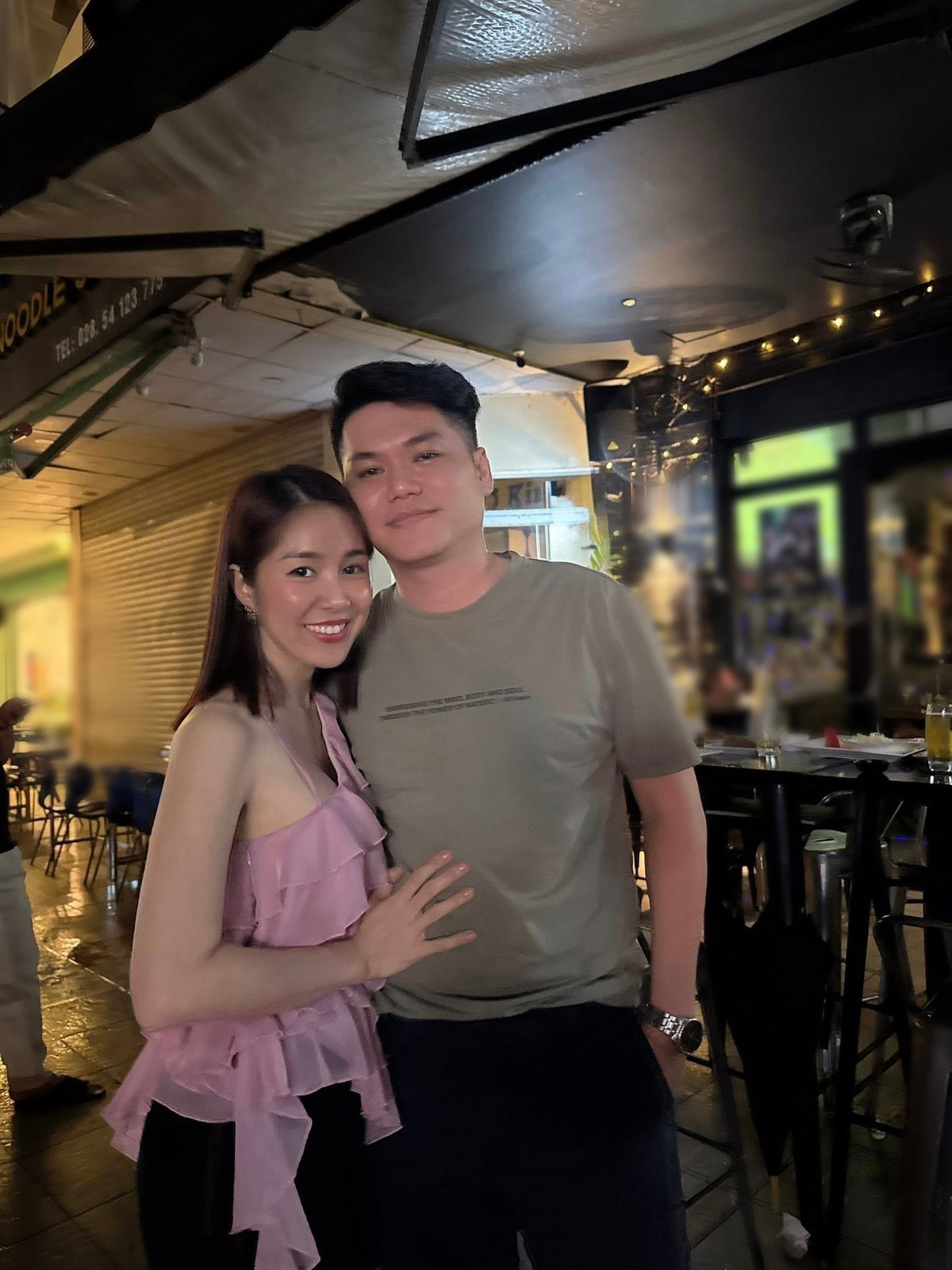 Theo Người Đưa Tin, trong một chương trình, Lê Phương bày tỏ, có Trung Kiên lo lắng, dạy dỗ con gái nên đi đâu cô cũng yên tâm. "Nhiều người hay nói hơi tế nhị: Nhìn vô biết ai trụ cột gia đình! Ủa, sao biết? Trụ cột gì? Ai đi kiếm tiền thì mục đích cuối cùng cũng là để nuôi con và dạy con thôi. Ai dạy con được thì dạy, ai kiếm tiền được về lo cho gia đình thì đi thôi, đâu có phân biệt trai gái. Quan trọng là ai dạy tốt", Lê Phương chia sẻ.