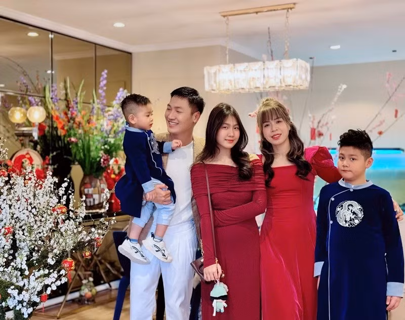 Mạnh Trường và Lan Phương kết hôn năm 2008 sau 6 năm hẹn hò. Nhiều người ngưỡng mộ tổ ấm bình yên của nam diễn viên suốt nhiều năm qua. Ảnh: FB Mạnh Trường.