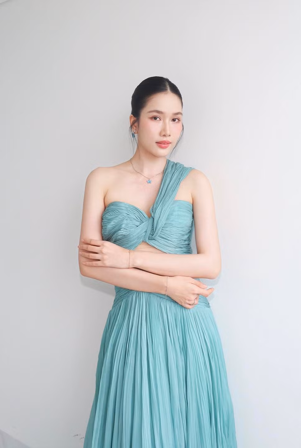 Sau 5 năm gắn bó, Á hậu Phương Anh rời công ty Sen Vàng. Phía công ty Sen Vàng chia sẻ trên page, Phương Anh vẫn tham gia một số hoạt động cùng công ty trong thời gian tới.Ảnh: FB Phương Anh.