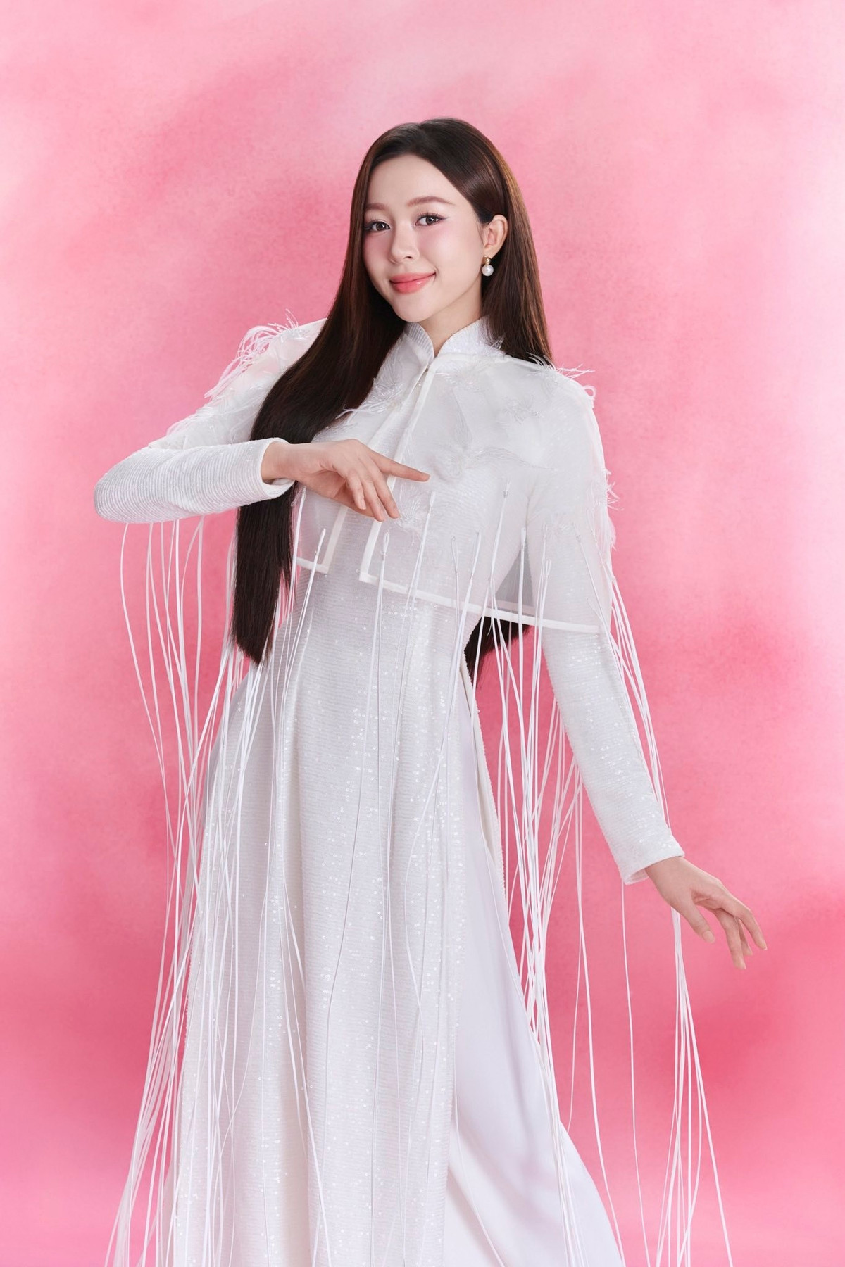 Kiều Duy viết trên trang cá nhân: "Miss International Vietnam 2025 - Nguyễn Ngọc Kiều Duy xin chào quý vị khán giả. Mong rằng hành trình phía trước sẽ có được sự yêu thương, đồng hành của quý vị khán giả". Ảnh: FB Kiều Duy.