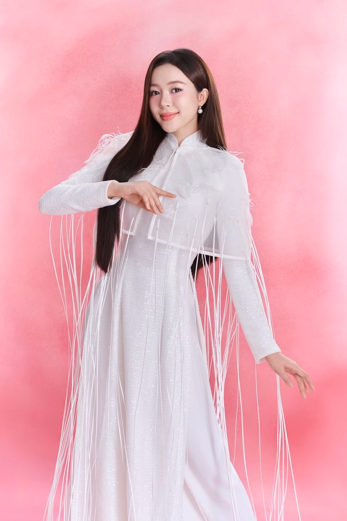 Kiều Duy viết trên trang cá nhân: "Miss International Vietnam 2025 - Nguyễn Ngọc Kiều Duy xin chào quý vị khán giả. Mong rằng hành trình phía trước sẽ có được sự yêu thương, đồng hành của quý vị khán giả". Ảnh: FB Kiều Duy.