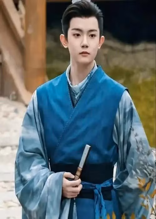 Theo VTV, nam diễn viên Lý Minh Đức đóng vai bạn thân của nữ chính nên xuất hiện nhiều trong Cẩm nguyệt như ca. Tháng 3/2025, Lý Minh Đức bị bắt giữ sau khi đập phá xe hơi của người khác trong lúc say rượu. Ảnh: VTV.