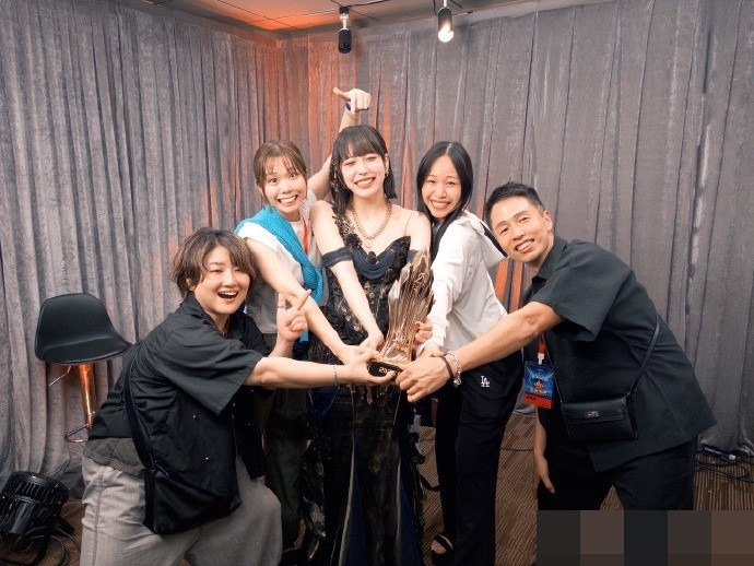 Nữ ca sĩ người Nhật Bản lần hiếm hoi mặc gợi cảm. Ảnh: Instagram Miyuna.