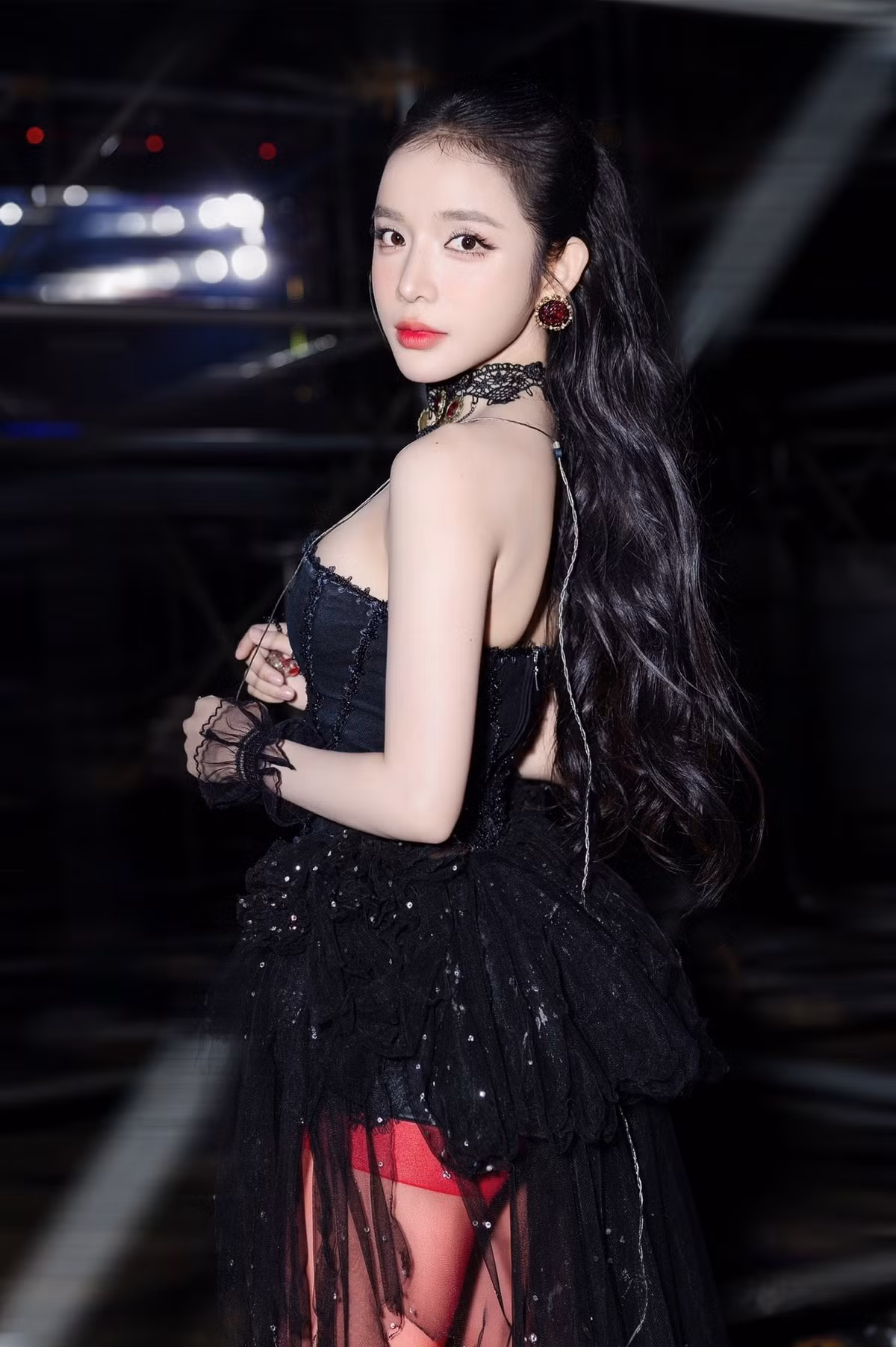 Nữ ca sĩ thường chuộng lối trang điểm tự nhiên, trong veo theo phong cách Hàn Quốc, sử dụng tông màu cam đào, hồng phớt nhẹ nhàng. Ảnh: FB LyLy.