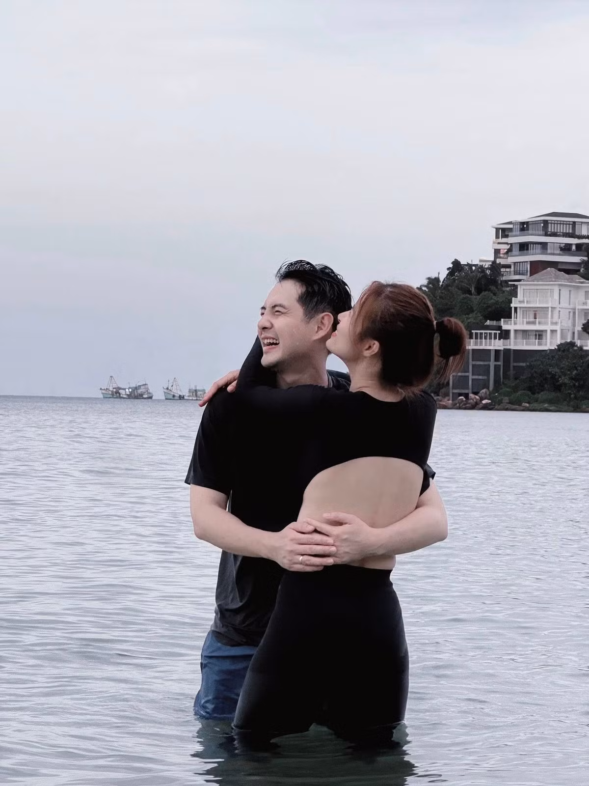 Đông Nhi và Ông Cao Thắng hẹn hò từ năm 2009. Năm 2019, đôi uyên ương tổ chức đám cưới. Ảnh: FB Đông Nhi.