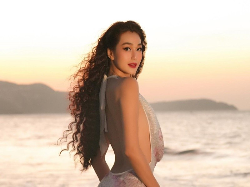 "Tôi chỉ mong được nhìn nhận là một người đẹp đi hát nhưng hát bằng tất cả tình yêu nghệ thuật, đam mê và hát bằng cả con tim. Tôi cố gắng làm nghệ thuật đúng với hai chữ tử tế vì ít nhất khi xem lại, mình không hổ thẹn với khán giả và không hổ thẹn với chính mình", Người Đưa Tin dẫn lời Khánh My. Ảnh: FB Khánh My.