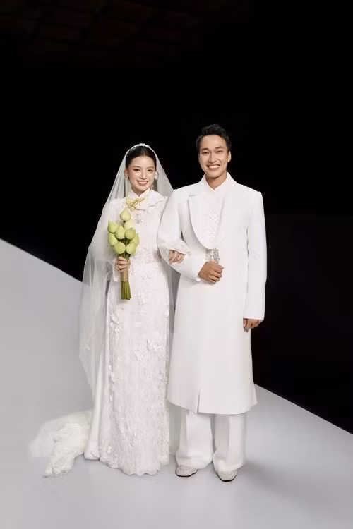 Lâm Thanh Nhã viết trên trang cá nhân: "Rất ít khi đăng ảnh với O Hồng, nay Bình làm nhé". Ảnh: FB Lâm Thanh Nhã.