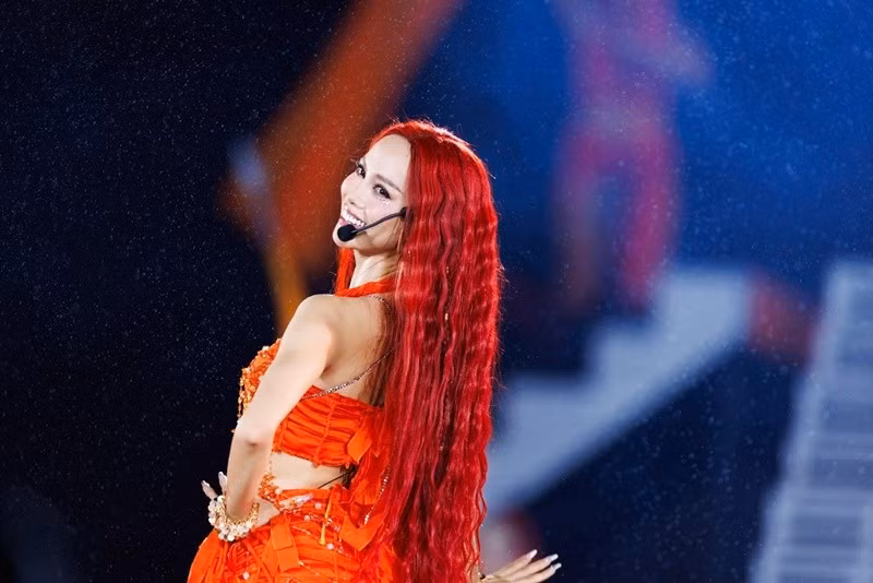 "Anh có kinh nghiệm tham gia Anh trai vượt ngàn chông gai, biết được sẽ có những khó khăn mà bản thân không ngờ tới. Khi tham gia chương trình, có những điều tưởng chừng bản thân không làm được nhưng buộc phải nỗ lực để làm được, vượt qua. Anh khuyên tôi phải tập luyện thật nhiều để sẵn sàng thực hiện được mọi thử thách chương trình đề ra", Vũ Ngọc Anh cho hay. Ảnh: FB Vũ Ngọc Anh.