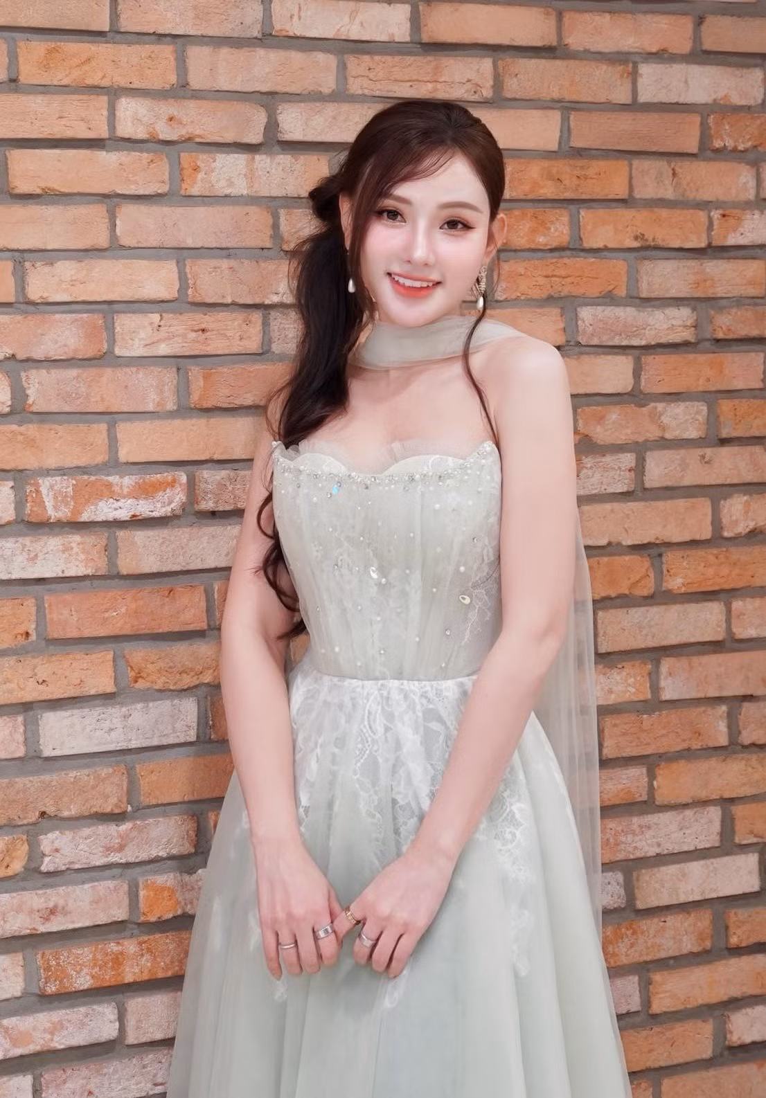 Cựu thành viên nhóm Mây Trắng chia sẻ trên Znews rằng bí quyết giữ gìn sắc vóc của cô là duy trì thói quen tập thể dục đều đặn và ăn uống đầy đủ dinh dưỡng. Ảnh: FB Thu Thủy.