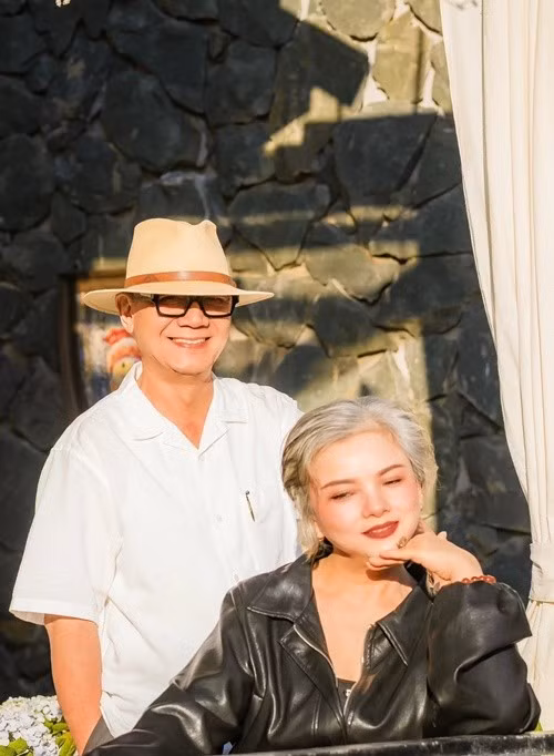 Thu Quế kết hôn với nghệ sĩ Phạm Cường vào năm 1995. Cô chia sẻ trên Dân Việt, vợ chồng cô đều làm nghệ thuật nên dễ chia sẻ, thấu hiểu và đồng cảm cho nhau về công việc.