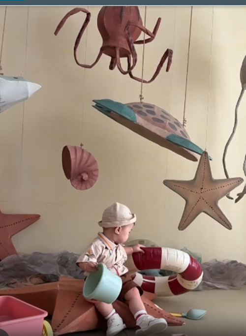 Gần đây, Diễm My cùng chồng con thực hiện bộ ảnh nghệ thuật ghi lại những khoảnh khắc đáng nhớ bên nhau.