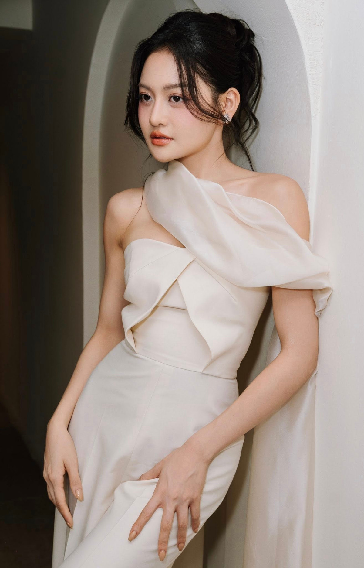 View - Diễn viên Thùy Anh khoe mẹ ruột đẹp dịu dàng nền nã trong tà áo dài | Báo Tri thức và Cuộc sống - TIN TỨC PHỔ BIẾN KIẾN THỨC 24H