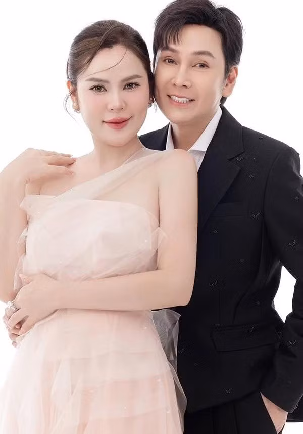 Phương Lê cảm ơn Vũ Luân vì anh đã đến, yêu cô và để cô được là vợ anh. "Em hạnh phúc và em yêu anh bằng tất cả những gì em có", nữ doanh nhân trải lòng.