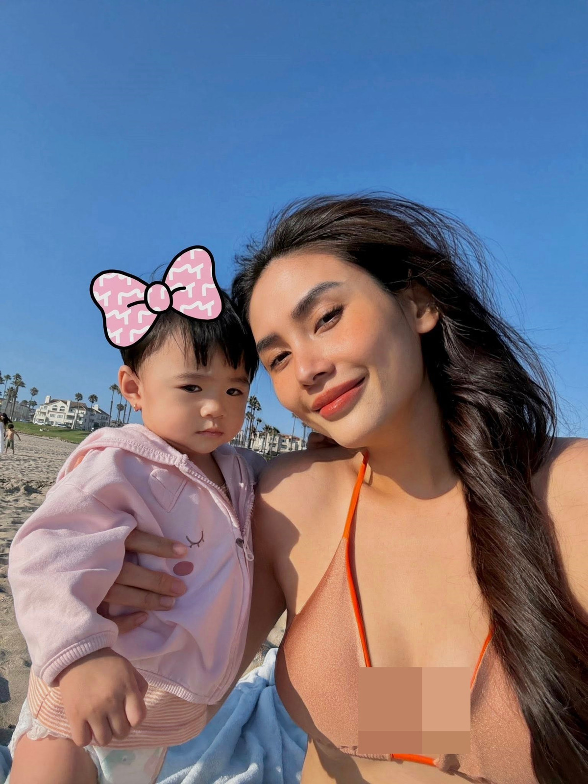 Sang Mỹ thăm gia đình gia đình chồng từ cuối tháng 6/2025, siêu mẫu Võ Hoàng Yến liên tục cập nhật hình ảnh của bản thân. Mới đây, chân dài đăng loạt ảnh bikini. Ảnh: FB Võ Hoàng Yến.