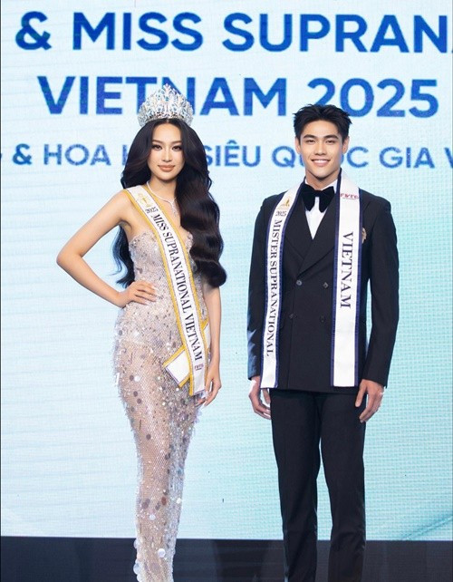 Nàng hậu ăn mặc táo bạo, quyến rũ hơn. Ảnh: FB Võ Cao Kỳ Duyên.