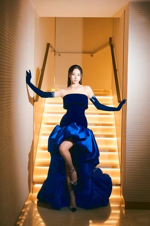 Mỹ nhân Cao Bằng không tiết lộ thu nhập của mình. Tuy nhiên, nhiều người cho rằng nàng hậu có cát-sê không phải dạng vừa. Ảnh: FB Lương Thùy Linh.