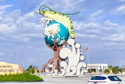 Công ty thiết bị điện Cà Mau liên tiếp nhận "mưa" gói thầu trang trí Tết 