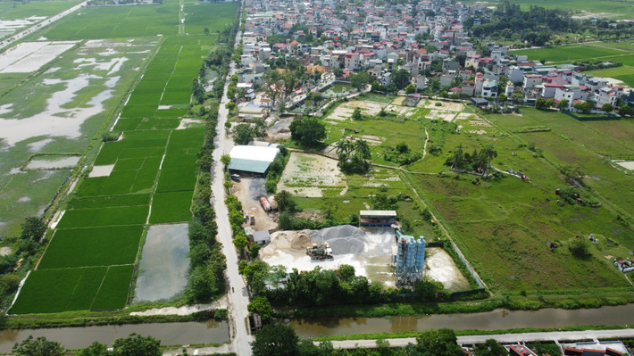 Thời gian gần đây, người dân ở thôn Nguyệt Áng (xã Đại Áng cũ, nay là xã Ngọc Hồi, TP Hà Nội) có phản ánh đến báo chí về việc trạm trộn bê tông của Công ty TNHH Vật liệu xây dựng Phong Cảnh có địa chỉ tại khu vực cửa Đình, thôn Nguyệt Áng hoạt động không phép, gây môi trường, mất mỹ quan đô thị, ảnh hưởng nghiêm trọng đến cuộc sống của người dân.