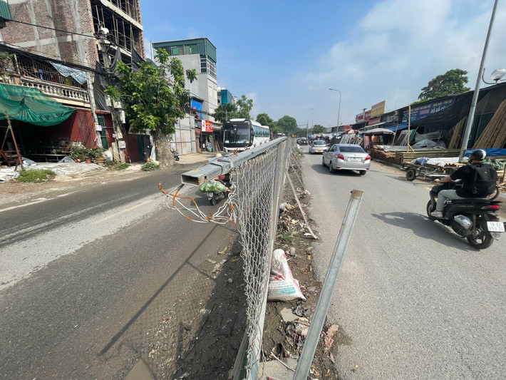 Trái với kỳ vọng ban đầu, dự án xây dựng tuyến đường từ phố Tố Hữu đến đường 70 kéo dài, đã triển khai gần 10 năm nhưng ghi nhận đến cuối tháng 5/2025 vẫn chưa hoàn thành.