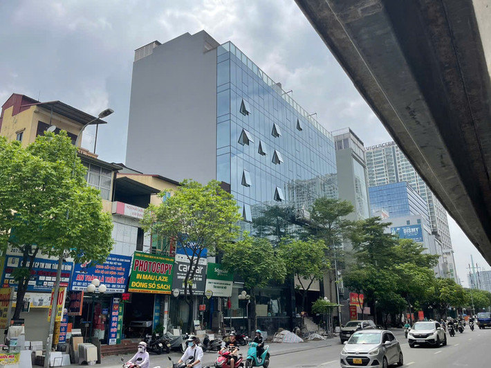 Tại công trình số 225-227-229-231 Khuất Duy Tiến (Thanh Xuân, Hà Nội), cũng bị người dân phản ánh có dấu hiệu vi phạm TTXD.