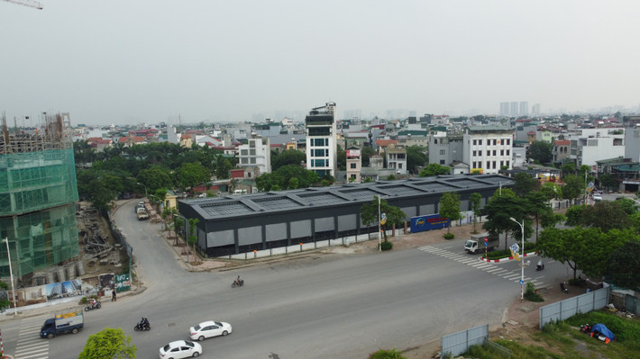 Mới đây, tại khu vực đường Cổ Linh, phường Long Biên (quận Long Biên, TP Hà Nội) bất ngờ “mọc” lên một sân pickleball quy mô lớn. Theo phản ánh của người dân địa phương công trình này xây dựng trên đất nông nghiệp.