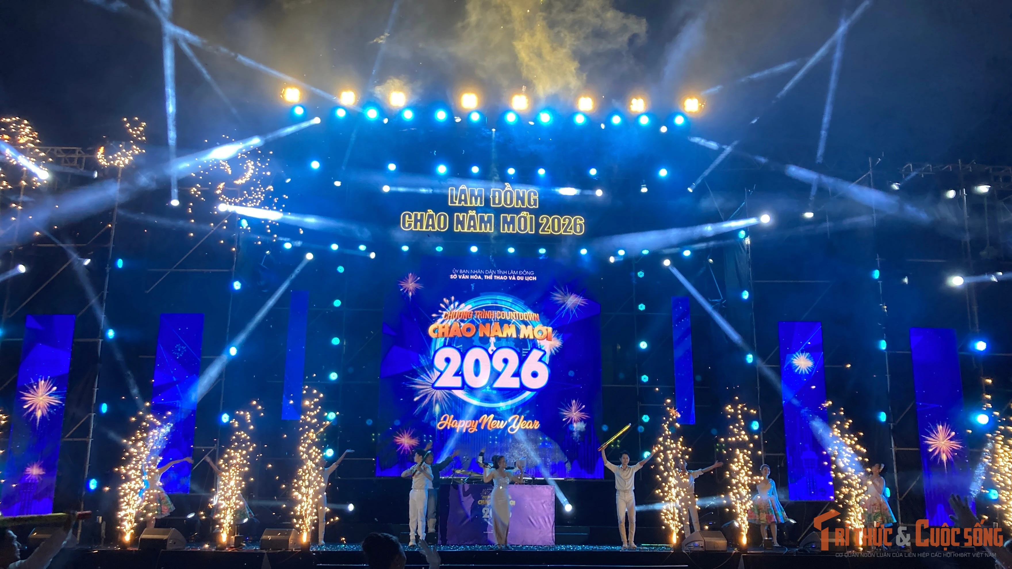 Đông đảo người dân dự chương trình đón năm mới 2026 tại Lâm Đồng