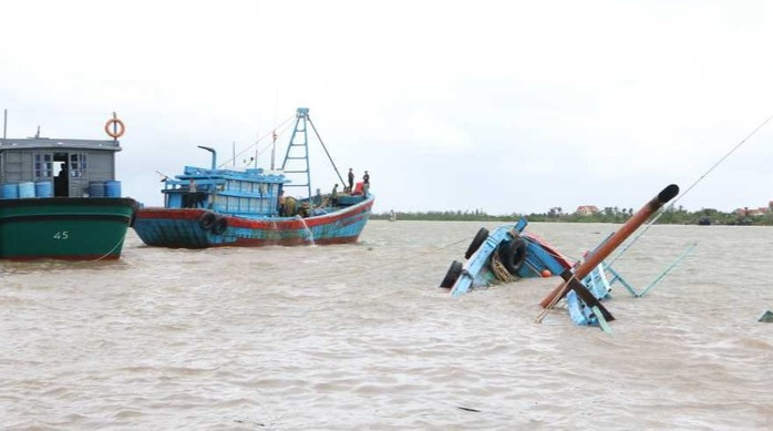 Tàu cá mang số hiệu QNg 92614 bị đắm Tàu cá mang số hiệu QNg 92614 bị đắm