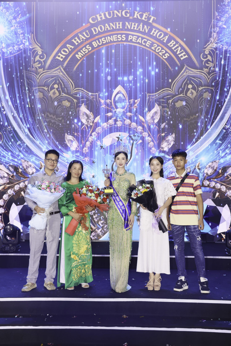Hoa hậu Đại sứ Thanh Hương chia sẻ niềm vui cùng gia đình. h4.jpg