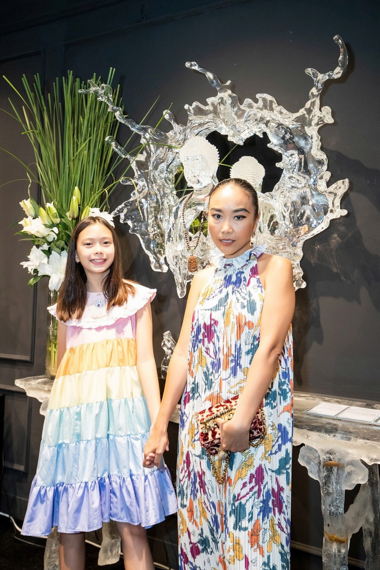 Ca sĩ Đoan Trang và cô con gái nhỏ tươi tắn, đáng yêu. doan-trang-ca-si-2.jpg