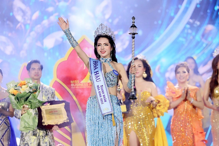 Nguyễn Thị Thu Hiền đăng quang ngôi vị Hoa hậu Doanh nhân Hoà bình 2025. hh1.jpg