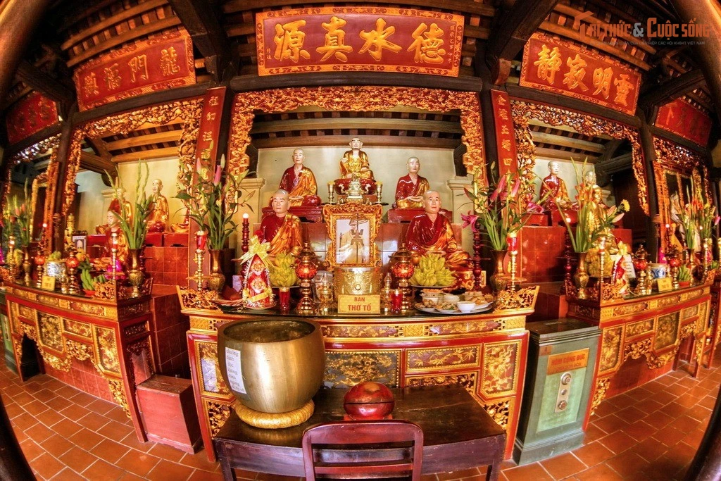 Điều độc nhất vô nhị ở ngôi chùa cổ nhất Hà Nội