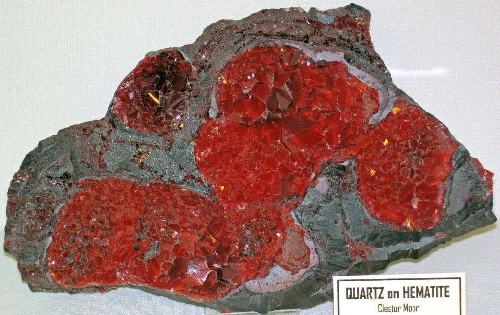 Khoáng vật 'chảy máu' gắn với dấu vết của nước trên sao Hỏa 