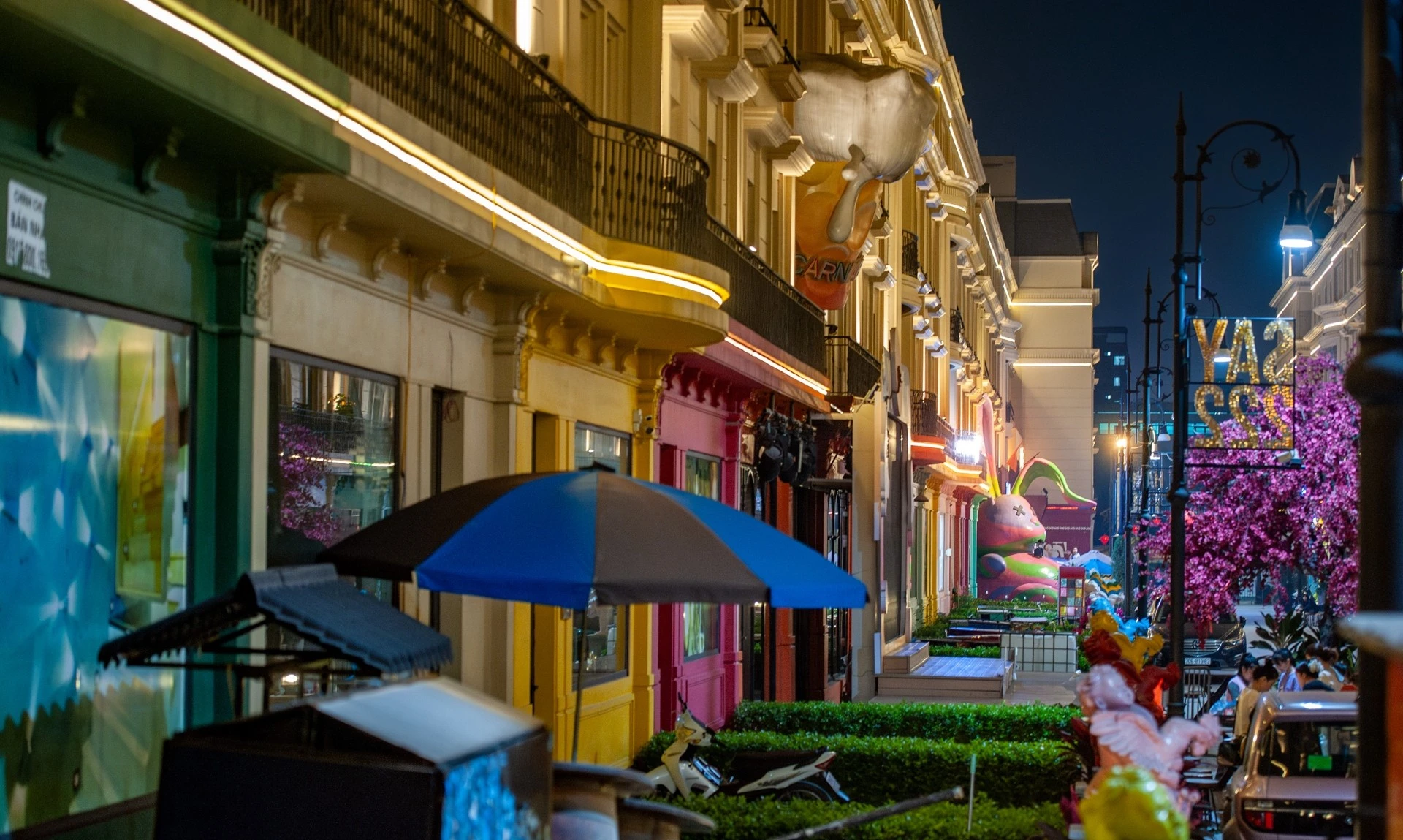 Cận cảnh phố đi bộ phong cách Anh tại Hà Nội vắng vẻ