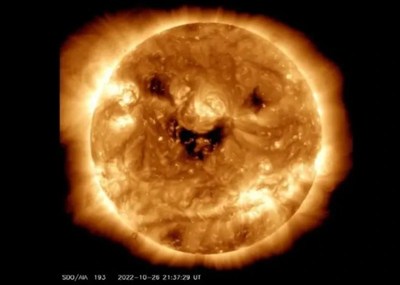 Hình ảnh Mặt trời nở “nụ cười ma quái” cảnh báo tai họa gì?